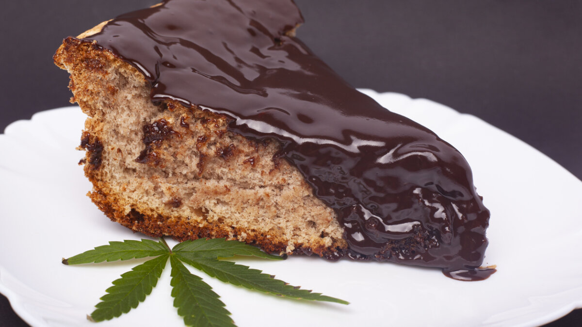 torta con farina di canapa bio